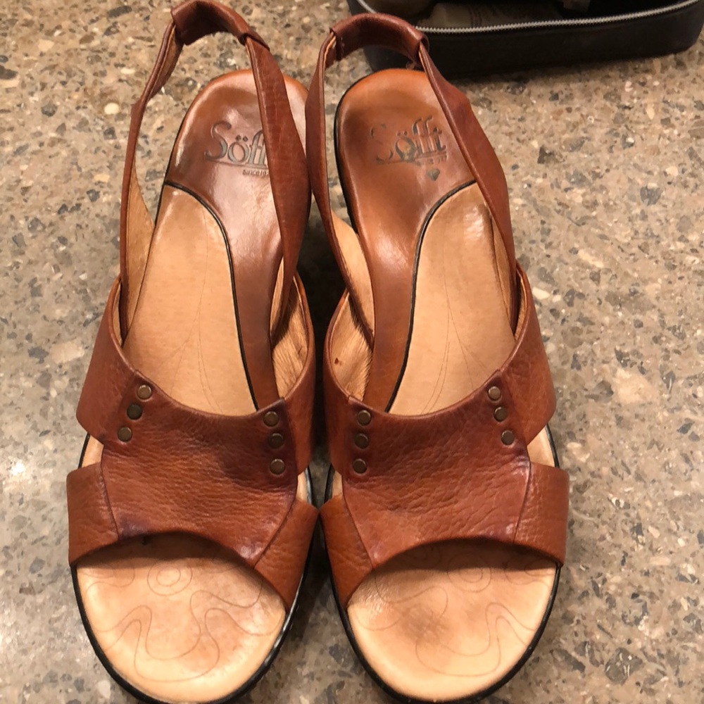 Very cute tan SOFFT sandals